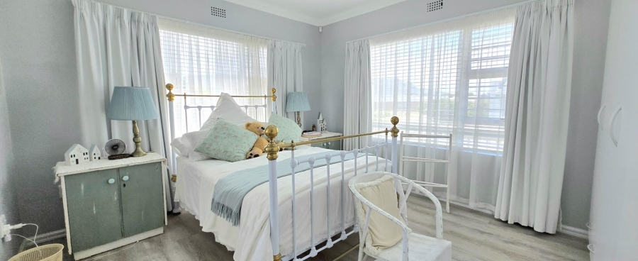 5 Bedroom Property for Sale in Franskraal Western Cape